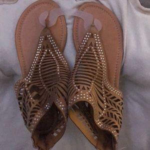 Beige sandals with rhinestones